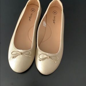 Cat and Jack girls ballet flats. Size 4. Gold.